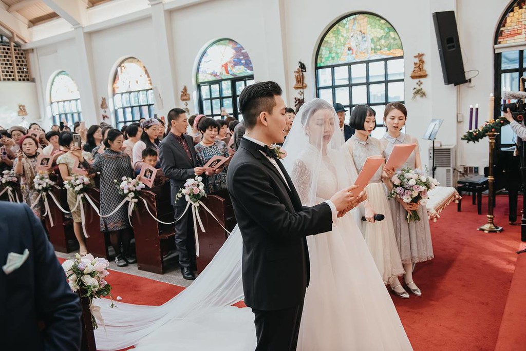 想擁有一場在教會中神聖又浪漫難忘的基督教婚禮？14個必拍結婚禮拜重點畫面、基督教婚禮程序單一次搞懂！