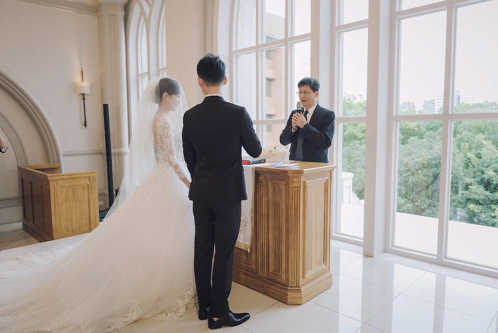 想擁有一場在教會中神聖又浪漫難忘的基督教婚禮？14個必拍結婚禮拜重點畫面、基督教婚禮程序單一次搞懂！