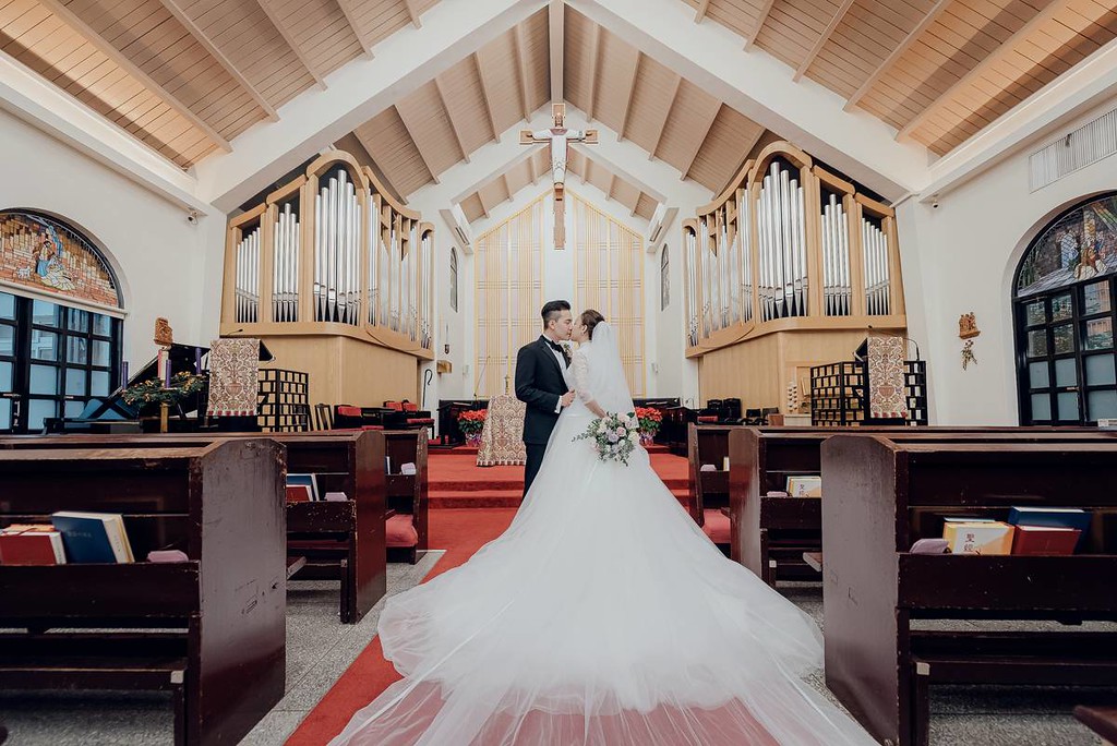 想擁有一場在教會中神聖又浪漫難忘的基督教婚禮？14個必拍結婚禮拜重點畫面、基督教婚禮程序單一次搞懂！