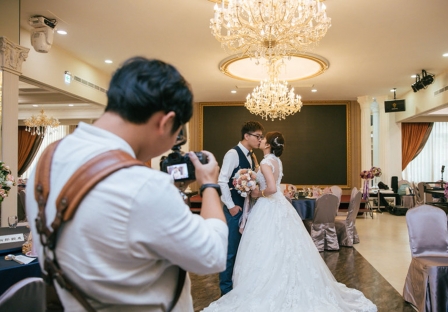 婚禮攝影師不只要會拍更是要合拍！J-Love 婚禮攝影團隊絕對神準，幫你找到最適合的婚禮攝影師！